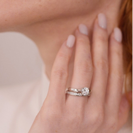 Is this ring Platinum or White gold? You wouldn’t know from the naked eye, however tell tale sign